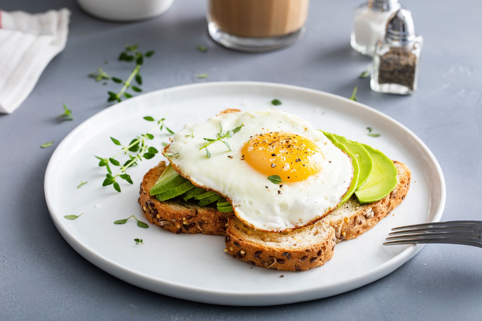 Wholegrain avocado toast with fried egg on top